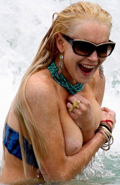 upskirtnall:  Lindsay Lohan juicy tits porn pictures