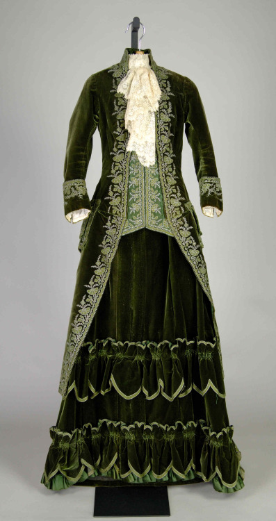fashionsfromhistory:Promenade DressEmile Pingatc.1888The MET (Accession Number: 2009.300.7758a, b)