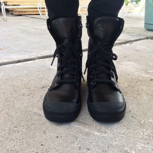 edkinko:  “Baggy Leather” Palladium boots. 