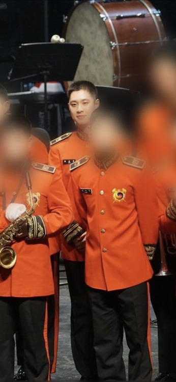 blaq-o:  20180104 Seung Ho - 12th Division military band  twitter.com/mirkylab/status/948793