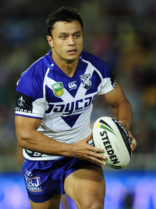 Trent Hodkinson, Josh Morris, Josh Reynolds, Michael Ennis, Sam Perrett and Krisnan Inu of the Bulld