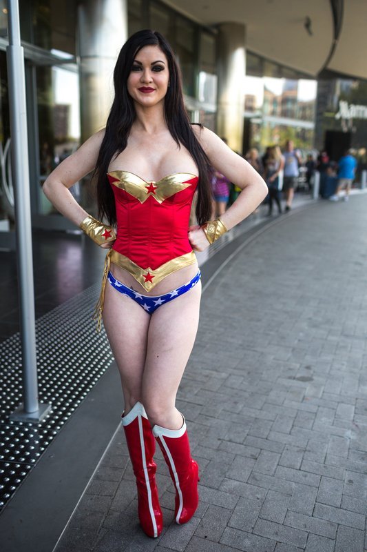 Wonder Women Cosplay Hot