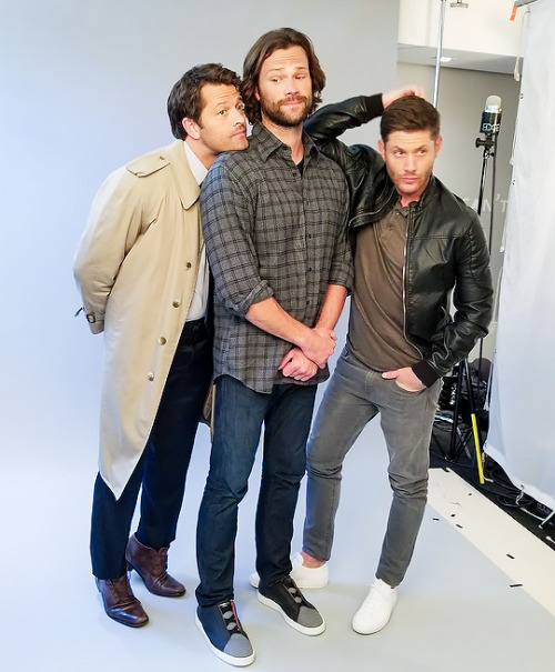 dandelion-teabag:  @damianholbrook:  How about some outtakes from a #Supernatural photo shoot? [x, x