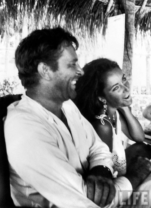 Portrait of Richard Burton and Elizabeth Taylor on the set of The Night of the Iguana directed by Jo