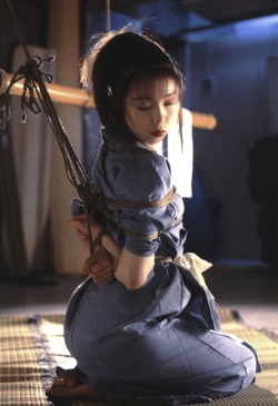 boundisbeautiful:salon-san:『襦袢』　緊縛：雪村春樹、モデル：有森いずみ&ldquo;Undershirt&rdquo;