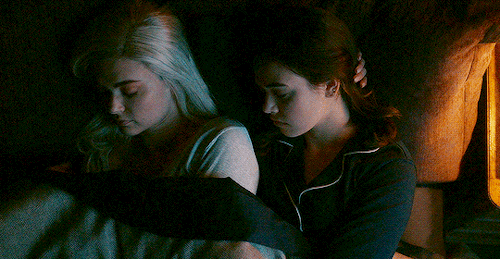 Twins Sharing Lizzie’s Bed (and Being The Cutest Babies On Earth)
