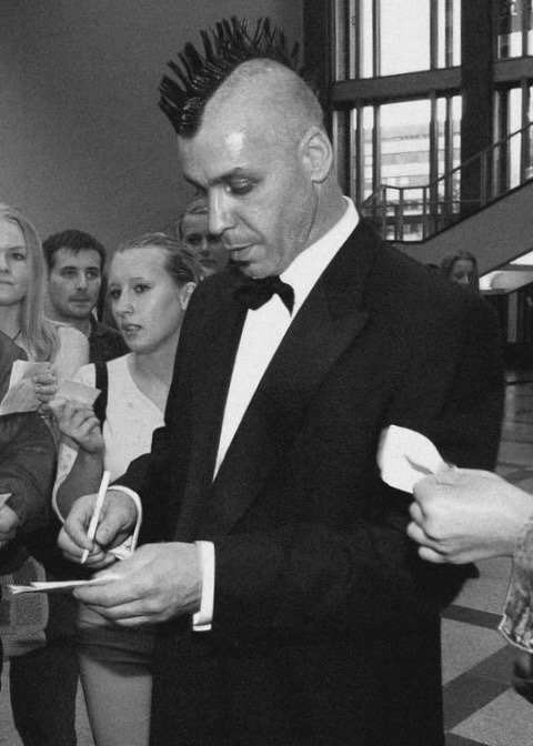 liebe-ist-ein-wildes-tier:Till with his mohawk in black and white