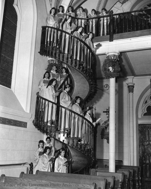 Girls choir on spiral staircase, Loretto Academy Chapel, Santa Fe, New MexicoPhotographer: Charles E