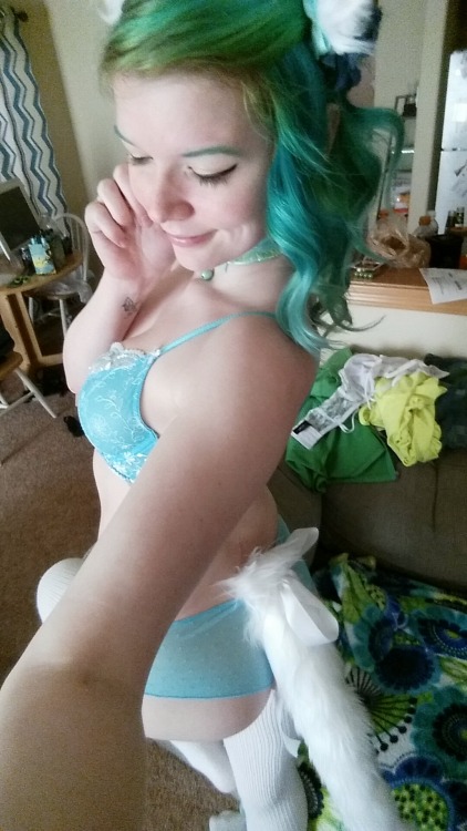 kittensplaypenshop:  babesaurusrex:  I’m adorable as fuck ^.^  <3