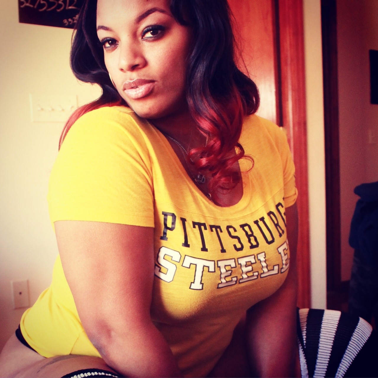 headturnsmeon:  adoness:  headturnsmeon:  Just a lil bit 😏  TWC: Tumblr Woman