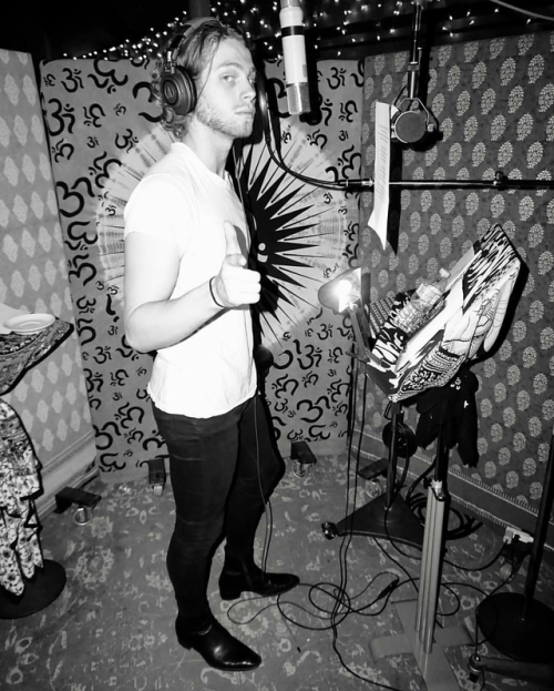 blckandwhite5sos: studio vibes