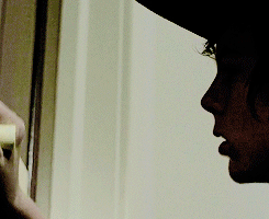 reedusgif: People leave messages to warn others