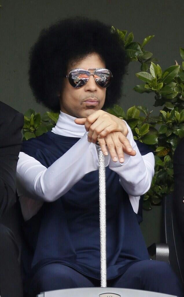so-treu:  purplepersuasion:  Prince watching Rafael Nadal at the French Open 1 -