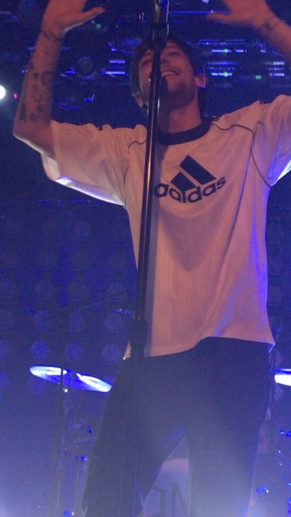 Louis performing in Madrid - 10/3