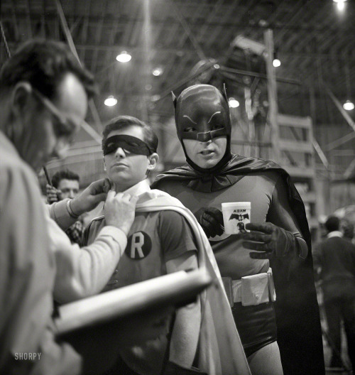 fer1972:Adam West and Burt Ward getting ready in the set of the TV show “Batman” in 1966. From a ser