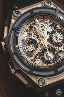 watchanish:  Black &amp; Gold.