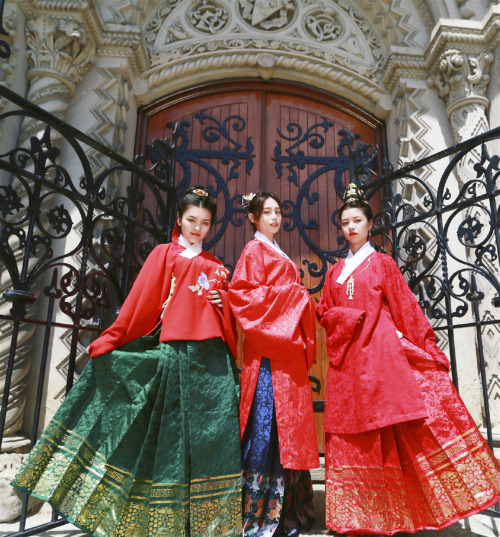 hanfugallery: Traditional Chinese fashion in Ming dynasty style, Toronto Hanfu Club.