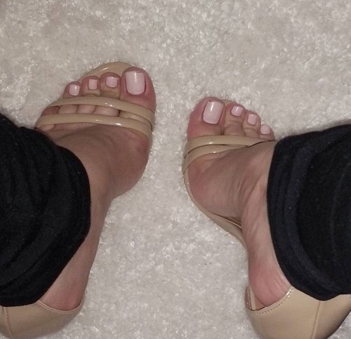 causeitsfun69: Random feet Happy Saturday