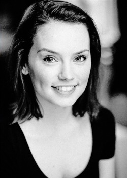 ateranima:  Daisy Ridley via /r/PrettyGirls