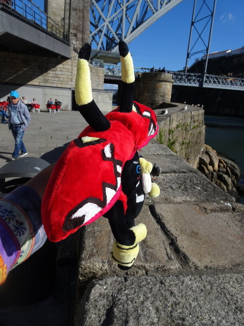 over-the-rinabow: I finished making the third in my set of Zip-up Tapu plushes: Tapu Bulu! This was