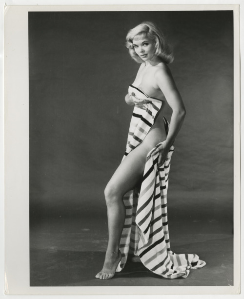 Porn kdo:  Candy Barr  Photographed by - Bernard photos