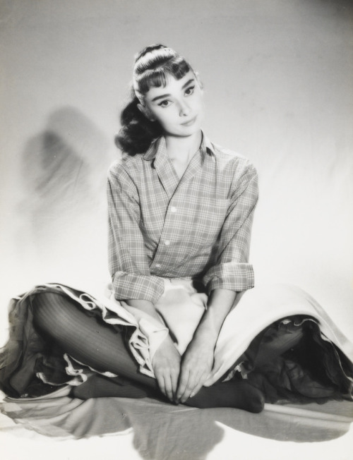 rareaudreyhepburn:Audrey Hepburn photographed by Pierluigi Praturlon at the Cinecittà Studios in Rom
