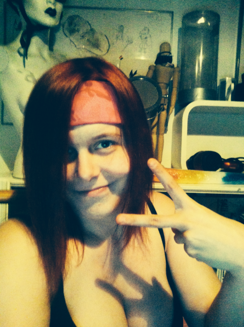 grofiran:roxypaw:Ending the day with my mom, coloring my hair back to it’s beautiful red! ❤️Dayum I’