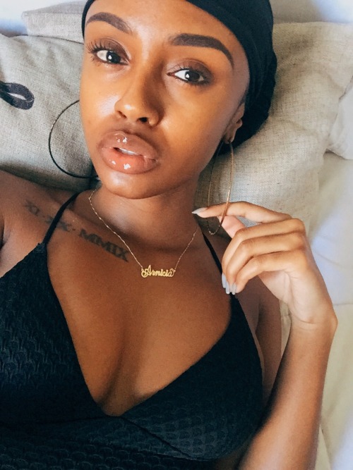 pistolsnpoetry:  Mondaze. 