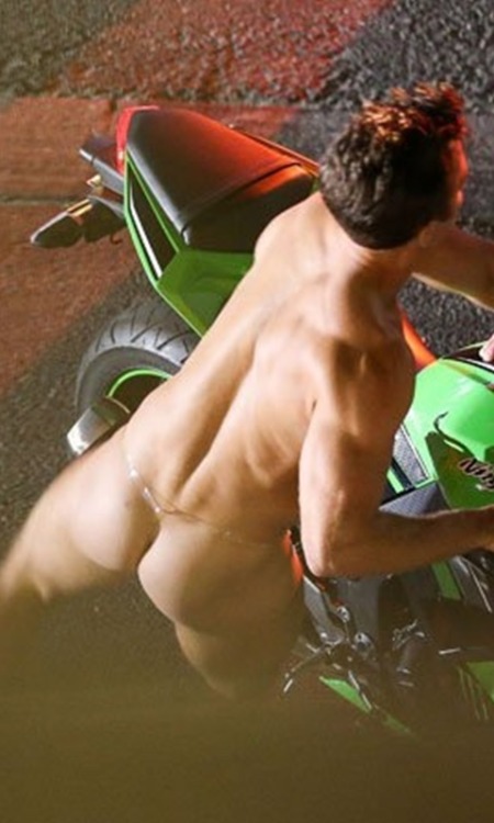 famousdudes:  Zac Efron in nude underwear porn pictures