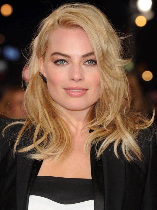 Some guys are calling Margot Robbie mid on twitter. How tf is she mid. 😒 LOOK AT HER. SHE SLAYS!!! 🗡️😩❤️
