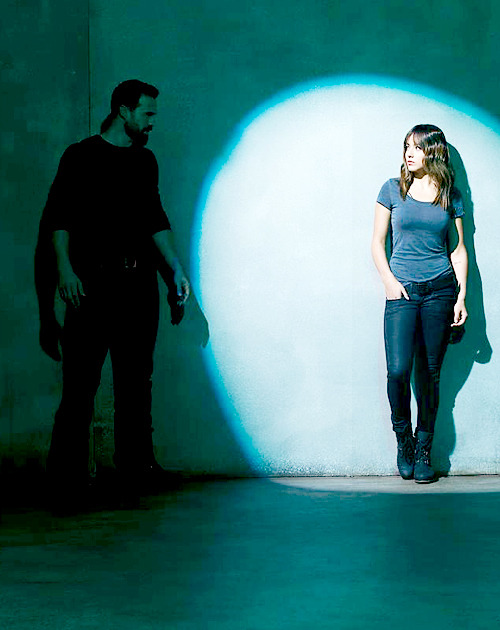 ladykarazorel-deactivated201706:  Ward & Skye stand off in an exclusive new #AgentsofSHIELD photo before Tuesday’s all-new episode at 9/8c on ABC! {x} 