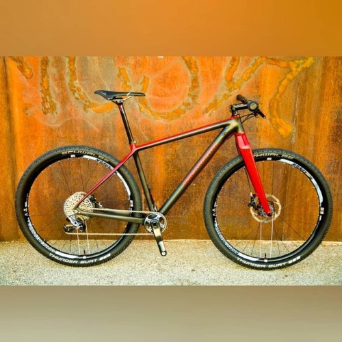 konstructive-revolutionsports:  IOLITE in race car red. Details of a Dream Bike. Tailor made carbon 