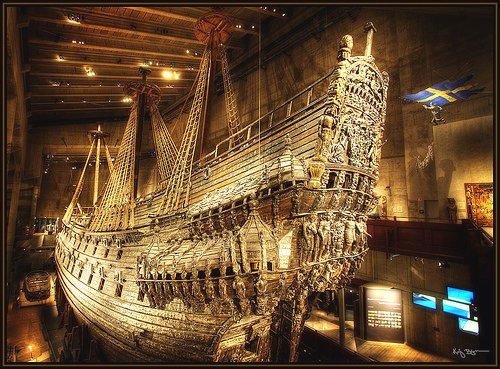 zoinomiko: bantarleton: centuriespast: This is the Swedish warship Vasa. It sank in 1628 and was rec