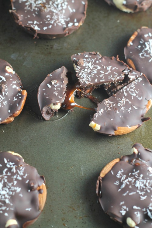 vejiga:  Chocolate caramel nut clusters