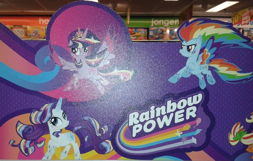 pinkiepony:  dragondicks:  yellowfur:  I smell season 4 finale  I’m completely