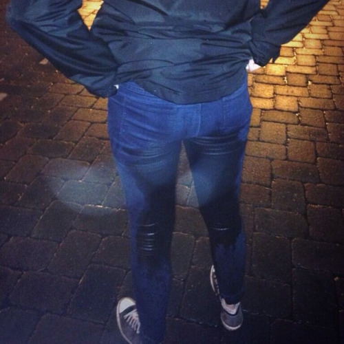 peepissporn:  hot wet, wonderfullbladder http://ifisitsipiss.tumblr.com/post/138330958997/from-httpifttt1poqgic