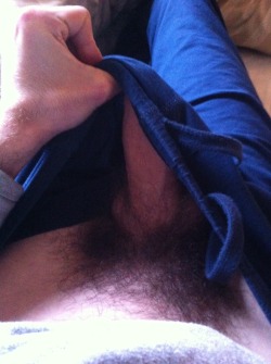 cockinthecockhouse:  irish-dude87:  Morning wood ;)  thx to irish-dude87