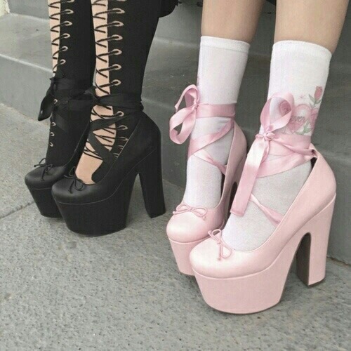 pastelcastleshop:  Image via We Heart It http://weheartit.com/entry/257177259 #black