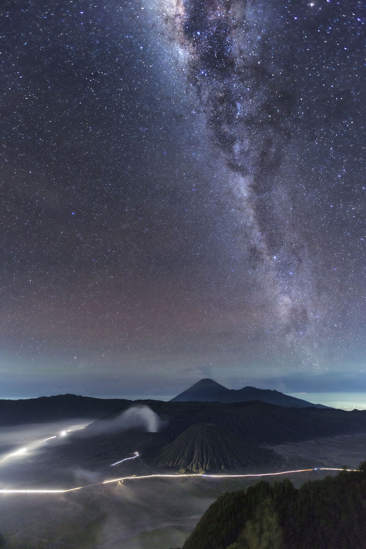 travelgurus:  Midnight Fantasy at Mount Bromo, Indonesia by Raymond Choong  Follow