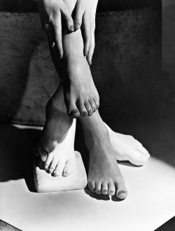 Horst P. Horst - Barefoot Beauty, New York,