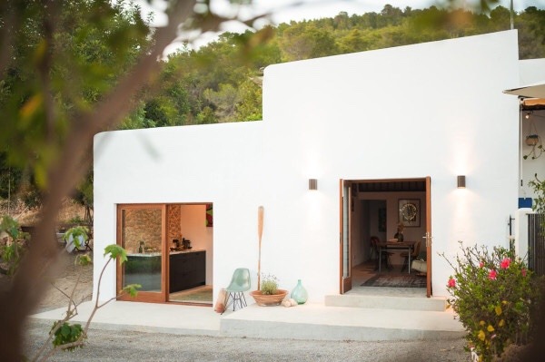 prefabnsmallhomes:  Campo House (50 m2), Ibiza, Spain by Ibiza Interiors &amp;