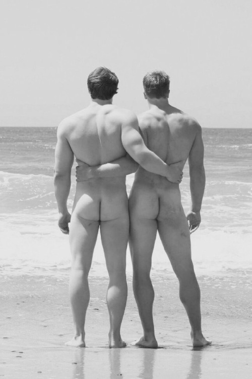 alanpalmsprings:  🌴 If you like what you see, please follow me: alanpalmsprings.tumblr.com🌴  OMG such a beautiful pair of asses and muscular looking men - WOOF