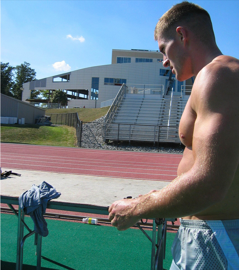bdsmfratsmuscles:  realmenstink:  BEEFY BLOND JOCK AT THE TRACK !!!  Beautiful and