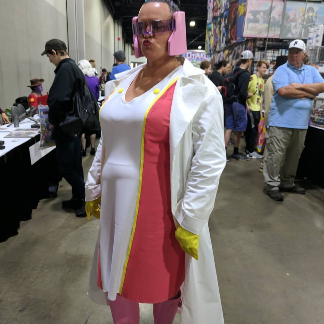 Cosplaying on a Budget — Found an awesome recovery girl cosplayer at