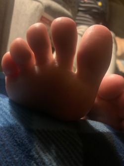 footgirlnextdoor1:Toe spreading 