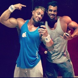 Ouhhhh deux bonnes lopes musclés j'adore 