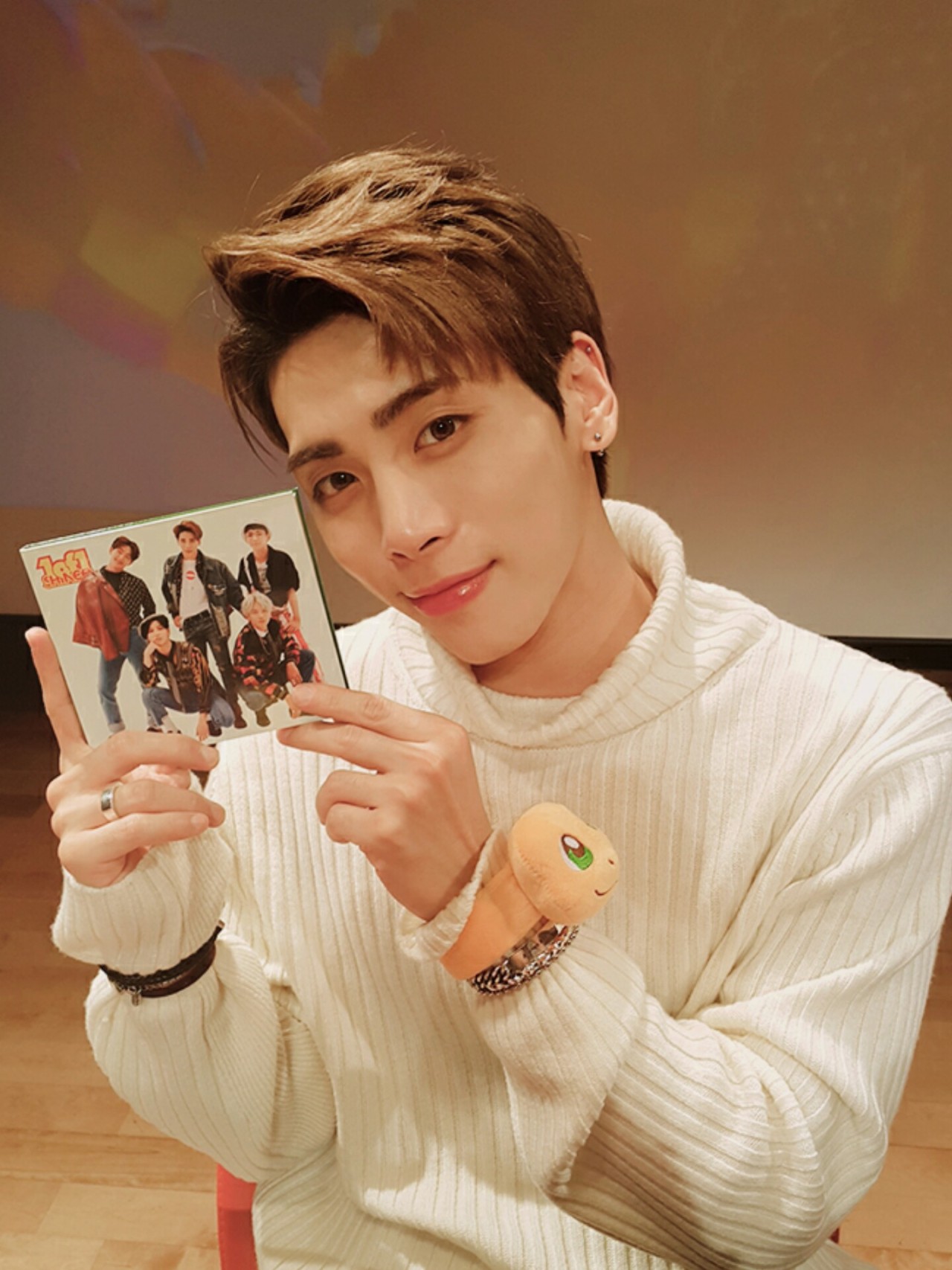 fyjjong:  (161009) @vyrl: #ìƒ¤ì´ë‹ˆ ì •ê·œ 5ì§‘ ì•¨ë²”