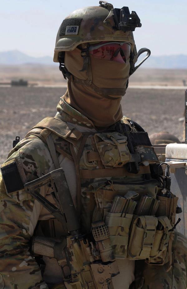 deano4675:  canadian-carbine:  Australian SAS-R  Big patrol.. Probably Cdo, not SAS-R