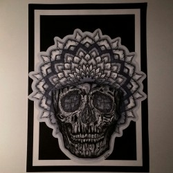 blacklinedots:  skull-mandala tryout 