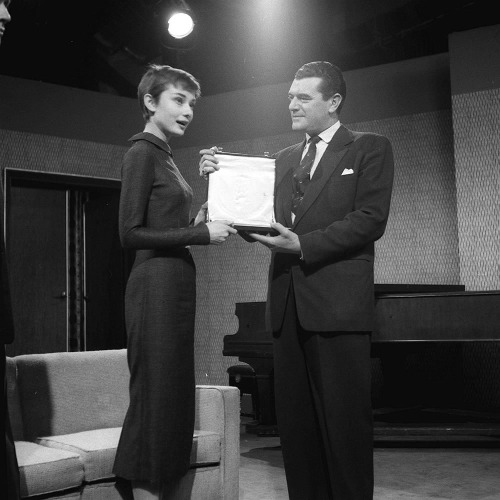 Jack Hawkins presents Audrey Hepburn with her British Film Academy Award for her performance in &ldq